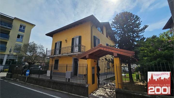 Villa Singola con due appartamenti e giardino