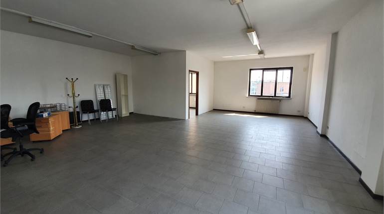 Locale open space a Vertemate con Minoprio