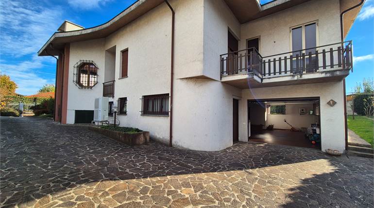 Villa singola con giardino a Cirimido