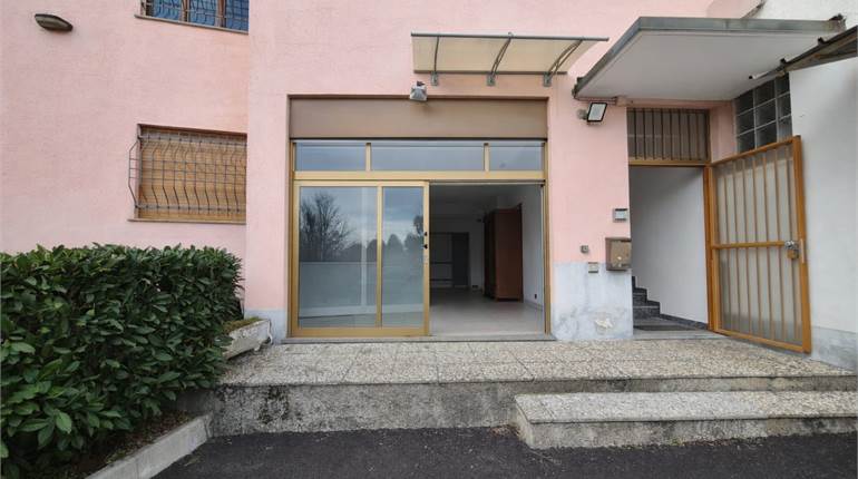 Laboratorio al piano rialzato a Vertemate con minoprio