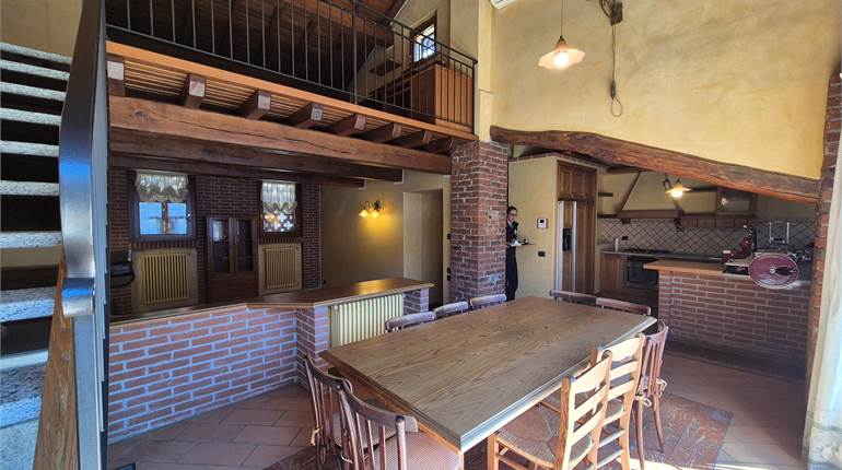 Appartamento ristrutturato a Cirimido 