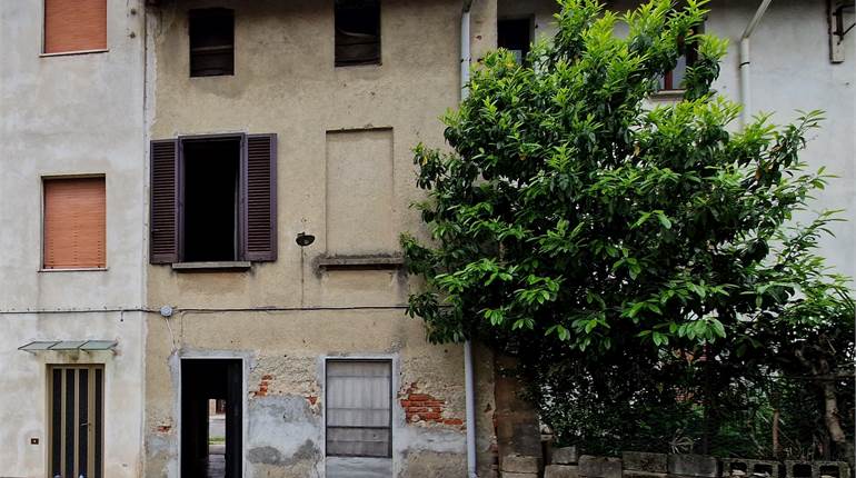 Porzione di casa su tre livelli a Cirimido