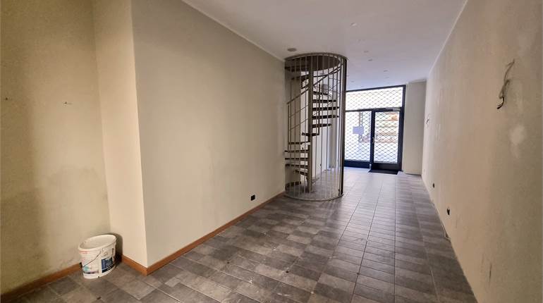 Centralissimo negozio in Cantù